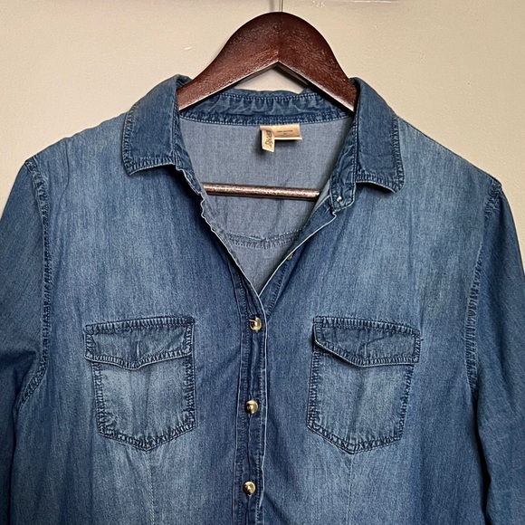 Women’s XL Chambray Button Up Top - Picture 3 of 3